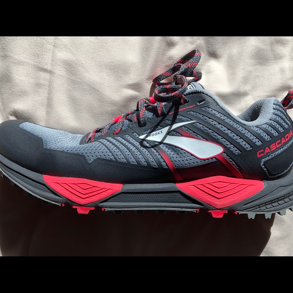 Brooks women’s Cascadia 9.5.